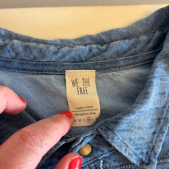 Free People Love This Henley Women’s Blue Tunic Shirt Top We The Free Medium - Picture 6 of 11
